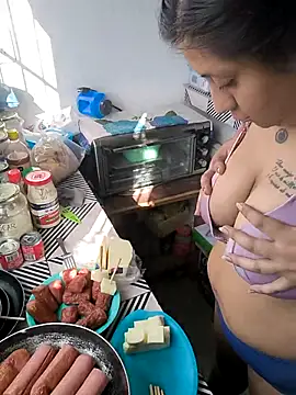 Snapshot of EmpaticBolillo chatting on January 16, 2026, 9:08 pm EmpaticBolillo online show from January 16, 2026, 9:08 pm