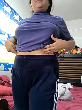 Snapshot of EmpaticBolillo chatting on February 4, 2026, 5:30 pm EmpaticBolillo online show from February 4, 2026, 5:30 pm