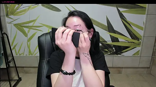 Snapshot of adell_berry chatting on September 27, 2025, 2:18 am adell berry online show from September 27, 2025, 2:18 am