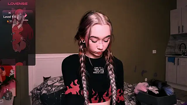 Snapshot of Kimiko__ chatting on October 25, 2025, 11:42 am Kimiko   online show from October 25, 2025, 11:42 am