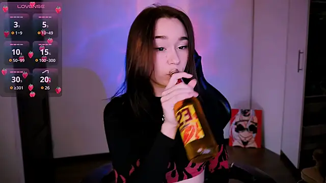 Snapshot of Kimiko__ chatting on March 7, 2025, 10:43 pm Kimiko   online show from March 7, 2025, 10:43 pm