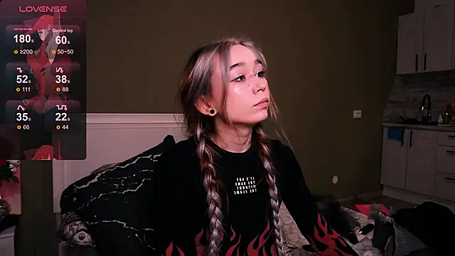 Snapshot of Kimiko__ chatting on October 27, 2025, 4:41 pm Kimiko   online show from October 27, 2025, 4:41 pm