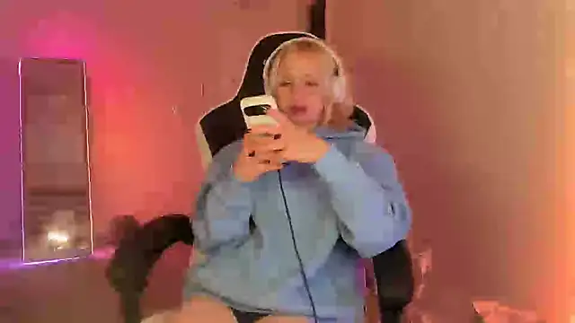 mollygordan online show from September 28, 2025, 12:56 pm