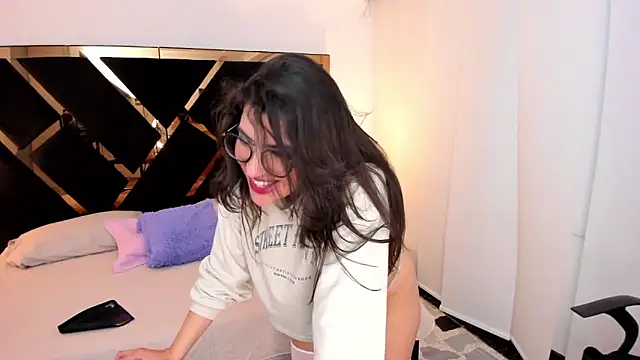 Amelie saenz online show from February 5, 2025, 1:58 am