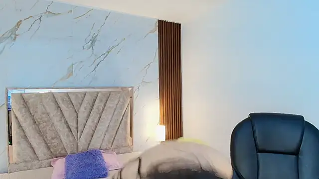 Amelie saenz online show from April 15, 2026, 11:49 am