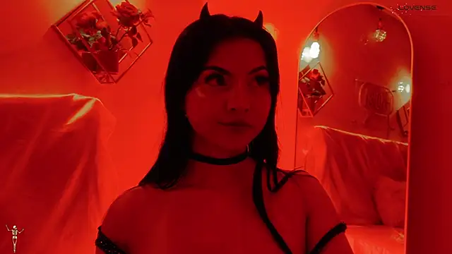 Snapshot of _Rouse_v chatting on October 22, 2025, 1:43 pm  Rouse v online show from October 22, 2025, 1:43 pm