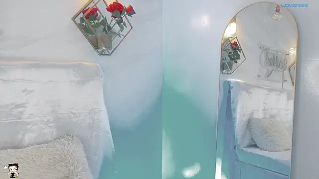 Snapshot of _Rouse_v chatting on October 7, 2025, 1:56 pm  Rouse v online show from October 7, 2025, 1:56 pm