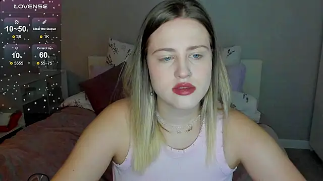 Snapshot of _Sarah_Soul_ chatting on October 8, 2025, 12:01 am Sarah Soul online show from October 8, 2025, 12:01 am