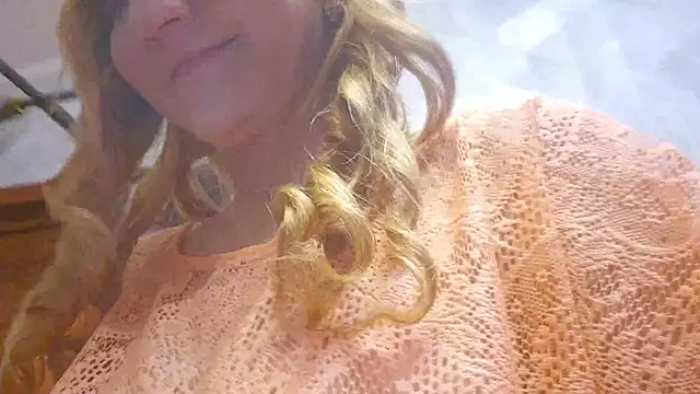 Snapshot of EstrellaWalters chatting on October 7, 2025, 9:21 am EstrellaWalters online show from October 7, 2025, 9:21 am