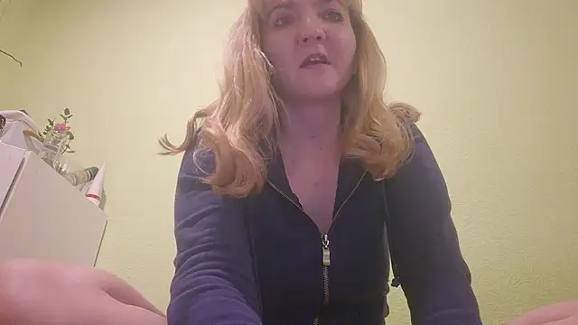 Snapshot of EstrellaWalters chatting on January 2, 2025, 6:56 pm EstrellaWalters online show from January 2, 2025, 6:56 pm