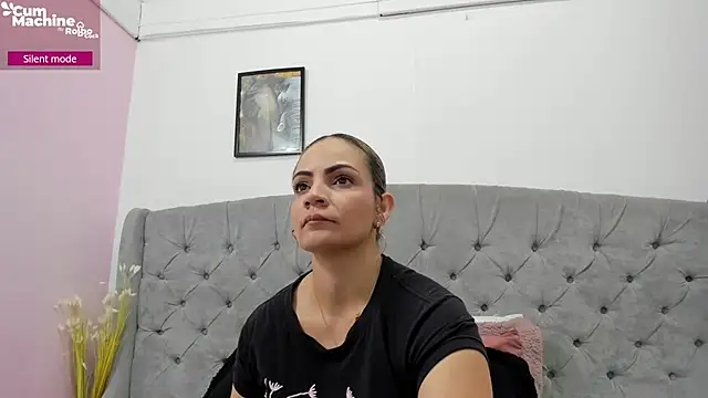 Snapshot of Valesskahall chatting on October 20, 2025, 12:06 pm Valesskahall online show from October 20, 2025, 12:06 pm