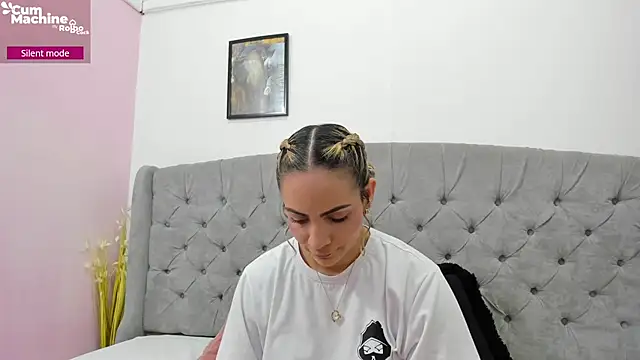 Snapshot of Valesskahall chatting on October 29, 2025, 12:15 pm Valesskahall online show from October 29, 2025, 12:15 pm