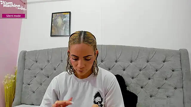 Snapshot of Valesskahall chatting on September 19, 2025, 12:20 pm Valesskahall online show from September 19, 2025, 12:20 pm