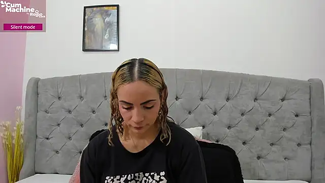 Snapshot of Valesskahall chatting on October 1, 2025, 12:20 pm Valesskahall online show from October 1, 2025, 12:20 pm