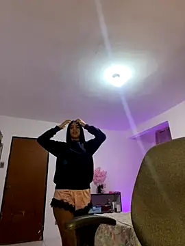 Snapshot of -Naomyy- chatting on October 5, 2025, 3:41 am -Naomyy- online show from October 5, 2025, 3:41 am