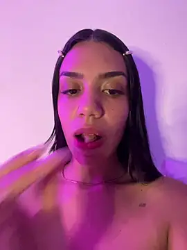 Snapshot of -Naomyy- chatting on January 25, 2025, 2:37 am -Naomyy- online show from January 25, 2025, 2:37 am