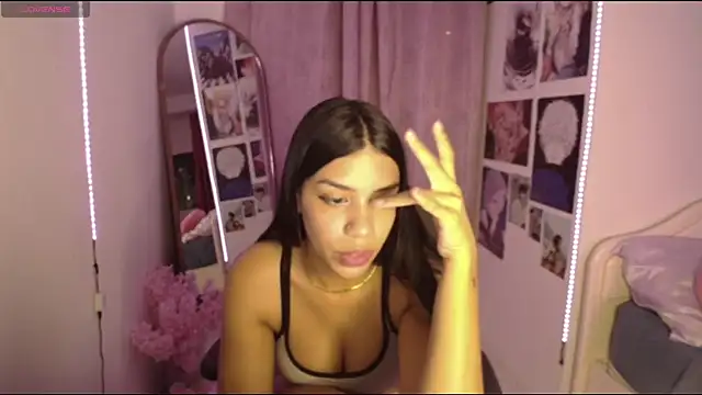 Snapshot of -Naomyy- chatting on February 1, 2025, 1:02 am -Naomyy- online show from February 1, 2025, 1:02 am