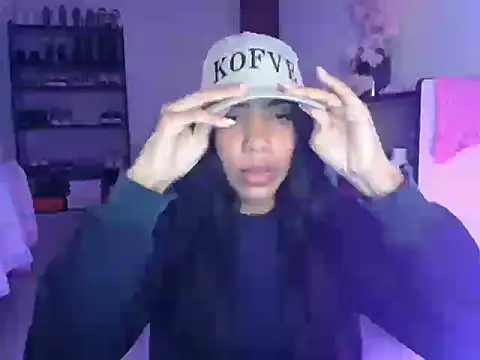 Snapshot of -Naomyy- chatting on October 3, 2025, 10:55 pm -Naomyy- online show from October 3, 2025, 10:55 pm