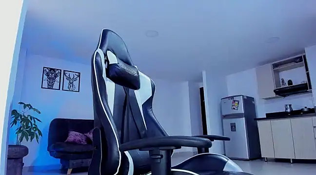 alexander collin02 online show from December 17, 2024, 12:33 pm