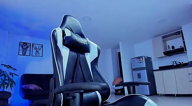 alexander collin02 online show from December 11, 2024, 12:23 pm