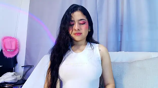 adara johnson   online show from November 9, 2025, 11:47 am