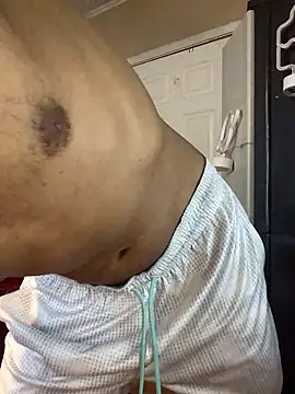 Snapshot of yosparky chatting on October 20, 2025, 9:15 pm yosparky online show from October 20, 2025, 9:15 pm