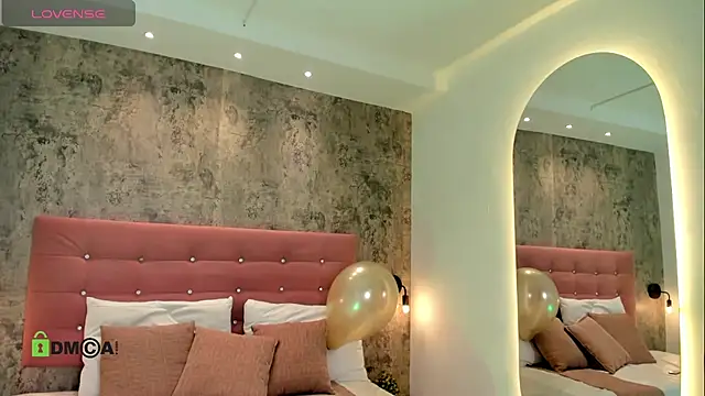 ASHLIE DIXON1 online show from October 26, 2025, 7:47 pm