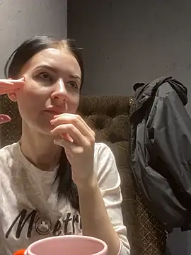 Snapshot of Starry_Siren chatting on October 28, 2025, 7:18 am Starry Siren online show from October 28, 2025, 7:18 am