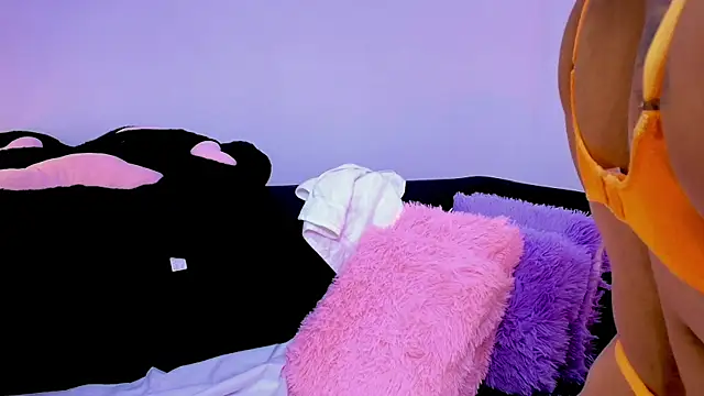 Brenda  gomez online show from January 4, 2025, 4:23 am