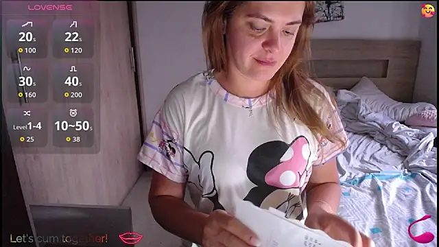 Snapshot of ParisW chatting on September 30, 2025, 12:11 pm ParisW online show from September 30, 2025, 12:11 pm