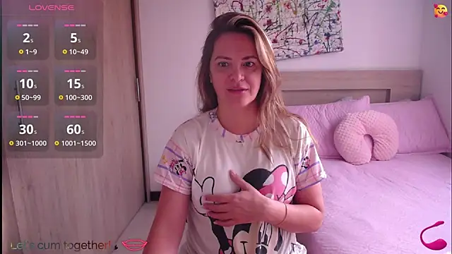 Snapshot of ParisW chatting on September 22, 2025, 12:33 pm ParisW online show from September 22, 2025, 12:33 pm