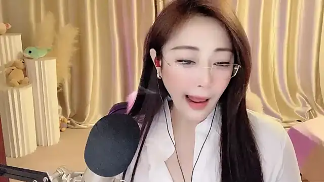 Daisy-77 online show from February 23, 2025, 5:50 pm