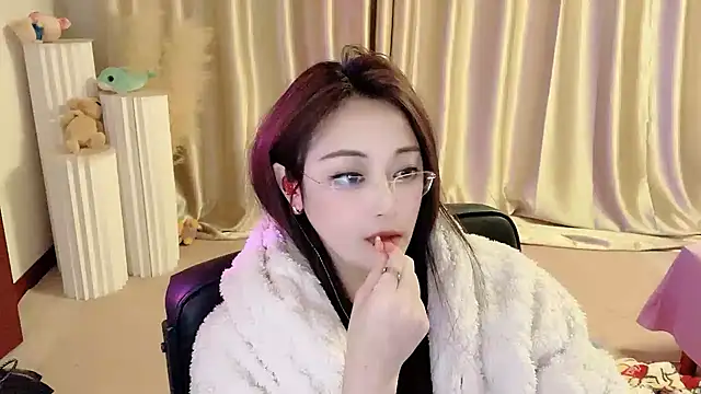 Daisy-77 online show from March 2, 2025, 5:52 pm
