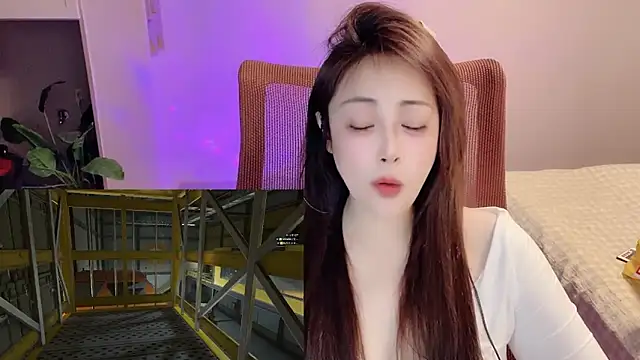 Daisy-77 online show from April 3, 2026, 2:01 pm