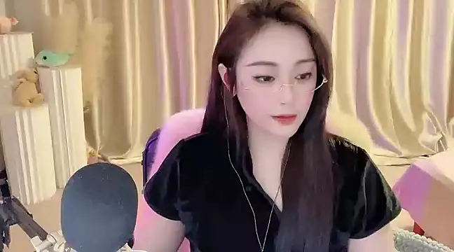 Daisy-77 online show from February 22, 2025, 9:15 pm