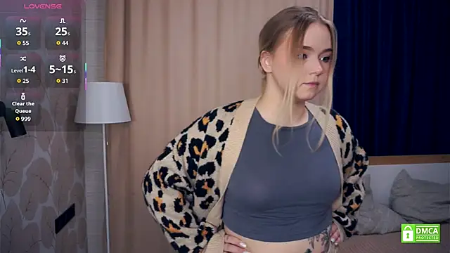 Snapshot of ZaraCreedon chatting on October 30, 2025, 5:06 am ZaraCreedon online show from October 30, 2025, 5:06 am