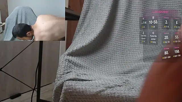 Snapshot of AXEL_AG5 chatting on October 7, 2025, 1:56 pm AXEL AG5 online show from October 7, 2025, 1:56 pm