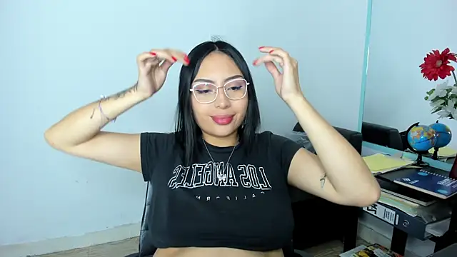 Snapshot of AlanaPetterson chatting on January 31, 2025, 3:00 pm AlanaPetterson online show from January 31, 2025, 3:00 pm