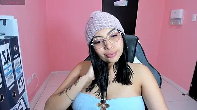 Snapshot of AlanaPetterson chatting on December 28, 2024, 1:17 pm AlanaPetterson online show from December 28, 2024, 1:17 pm