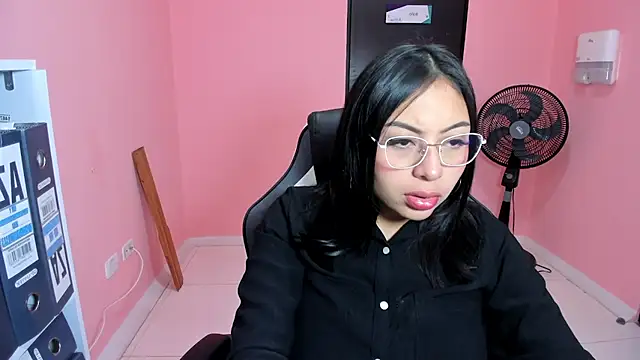 Snapshot of AlanaPetterson chatting on December 9, 2024, 12:40 pm AlanaPetterson online show from December 9, 2024, 12:40 pm