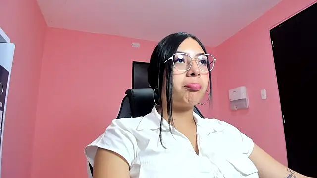 Snapshot of AlanaPetterson chatting on December 16, 2024, 3:54 pm AlanaPetterson online show from December 16, 2024, 3:54 pm