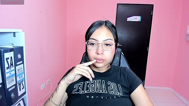 Snapshot of AlanaPetterson chatting on December 12, 2024, 12:44 pm AlanaPetterson online show from December 12, 2024, 12:44 pm