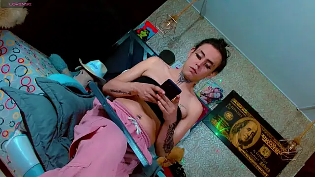 Snapshot of Perla_Hotcortes chatting on November 7, 2025, 2:43 pm Perla Hotcortes online show from November 7, 2025, 2:43 pm