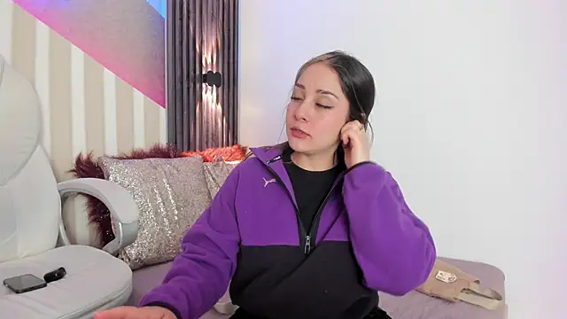 emily layton online show from October 1, 2025, 1:37 pm