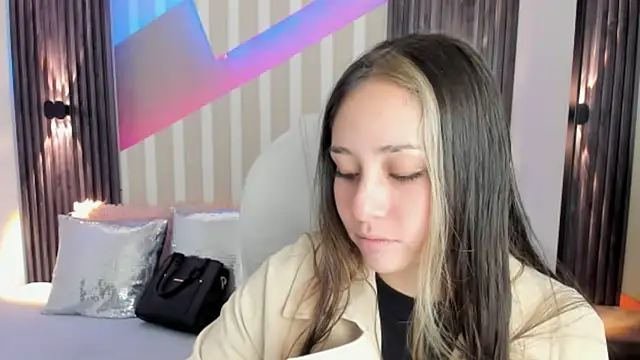 emily layton online show from October 13, 2025, 2:40 pm