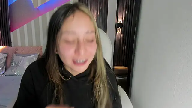 emily layton online show from October 18, 2025, 3:36 pm