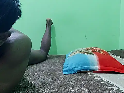 Snapshot of HunkyAriyan chatting on October 2, 2025, 6:33 pm HunkyAriyan online show from October 2, 2025, 6:33 pm