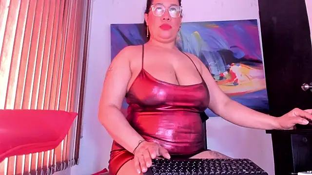 alondrabigtits online show from June 3, 2026, 2:33 pm
