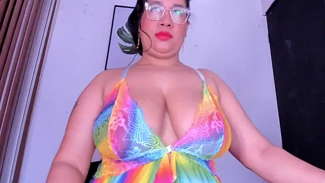alondrabigtits online show from June 9, 2026, 12:06 pm