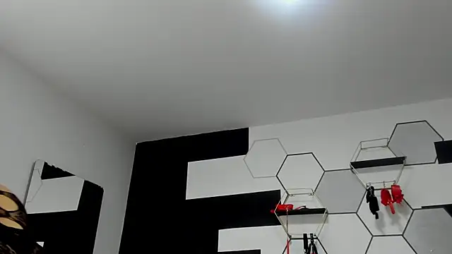 alondrabigtits online show from February 18, 2025, 12:28 pm